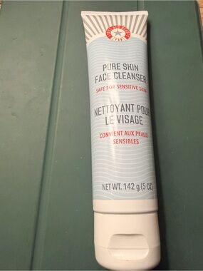 First Aid Beauty Pure Skin Face Cleanser - Light Blue & White
